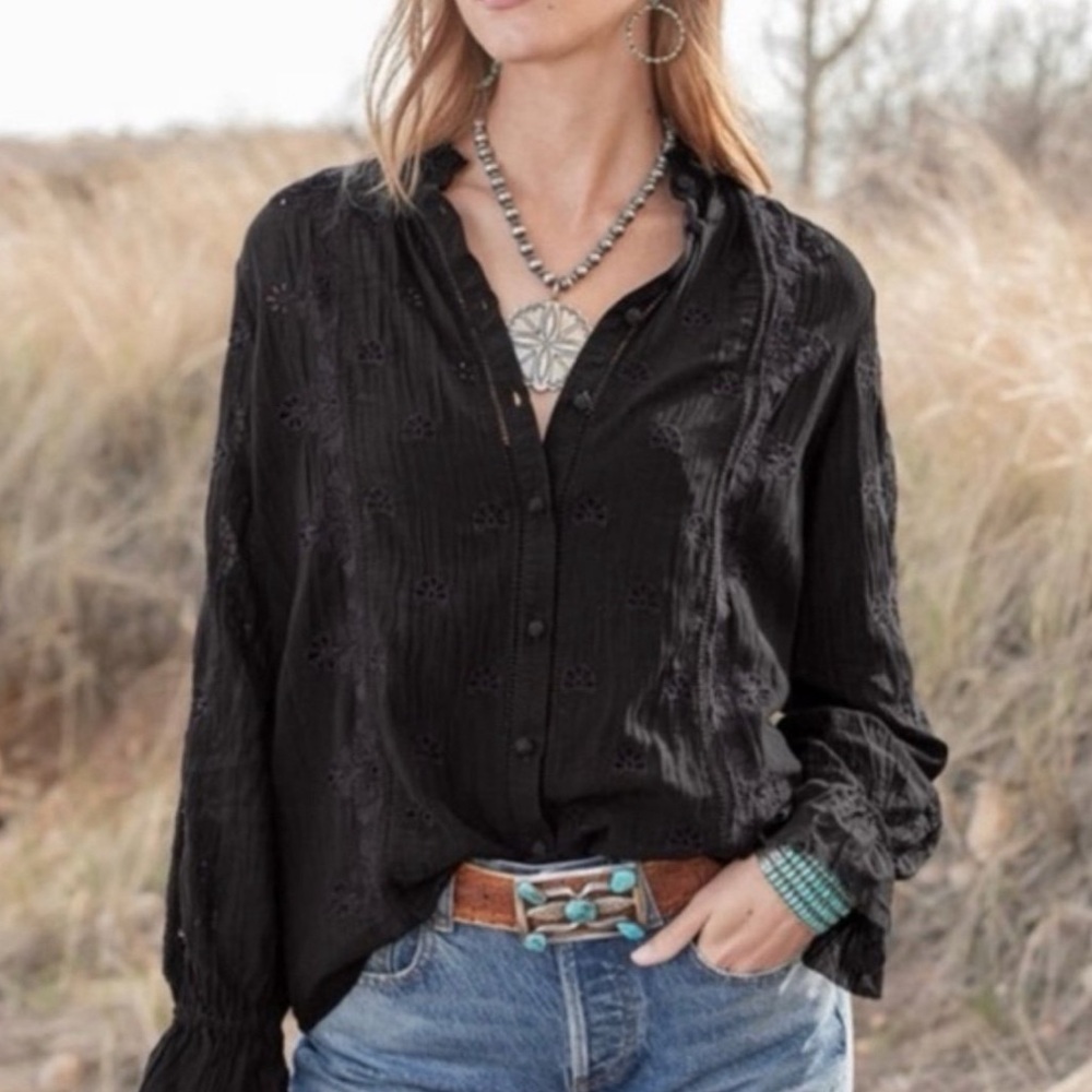 SUNDANCE Broderie Black Eyelet Shirt Blouse NWT Button Down Western Crinkle XS